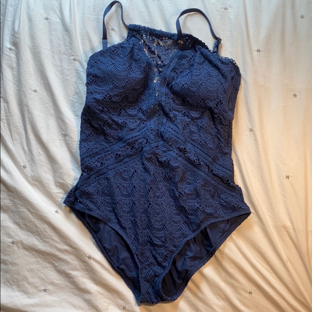 *💛HOST PICK💛* BECCA Lace One Piece Swimsuit